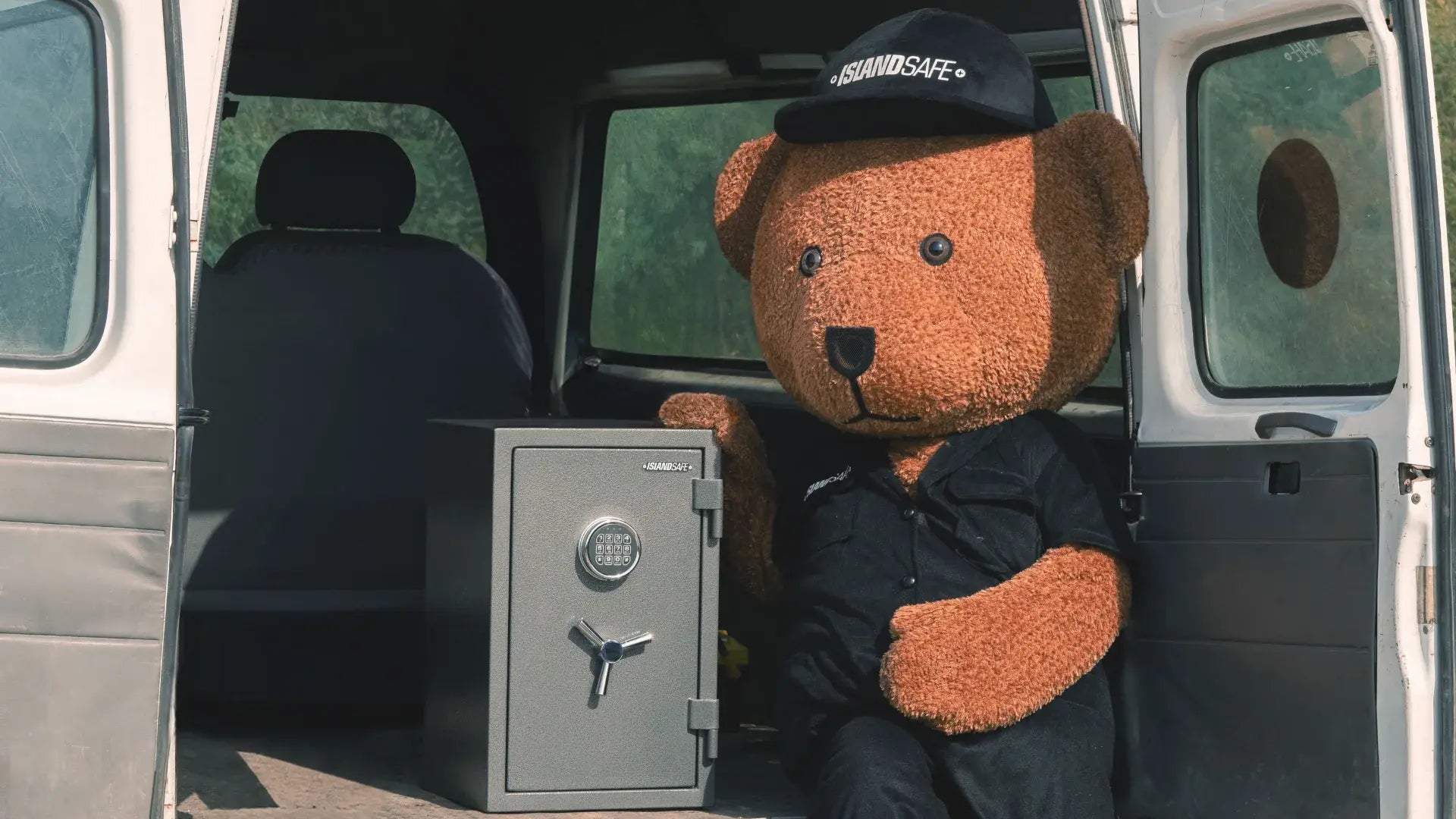 Black-Friday-Break-Ins-How-Thieves-Target-Homes-During-Shopping-Season by ISLANDSAFE | The best safes for valuables protection