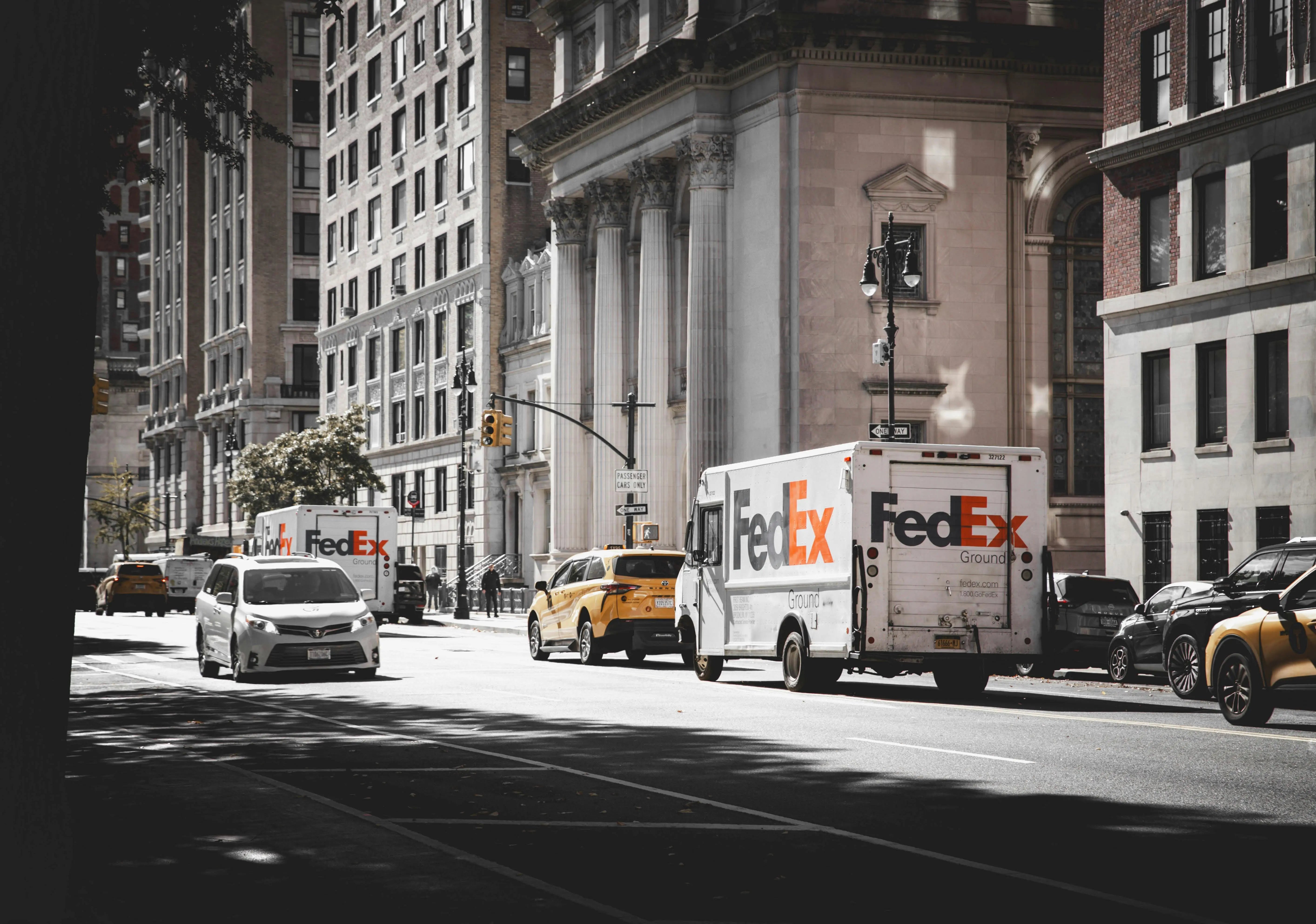 White-Glove-Delivery-Service by ISLANDSAFE | The best safes for valuables protection