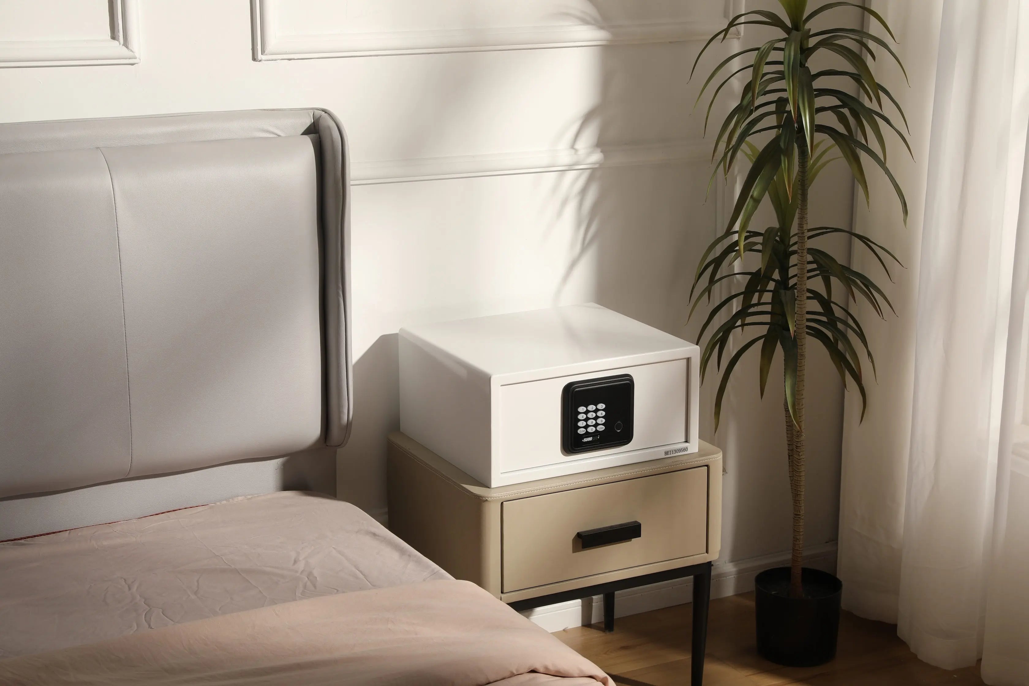 Hovia Hotel Safe White Fingerprint